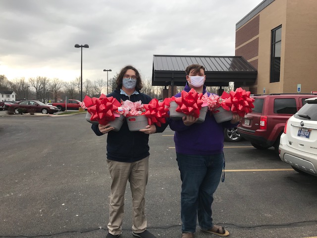 LIFE Members provide Holiday Cheer to Parkview Health Workers